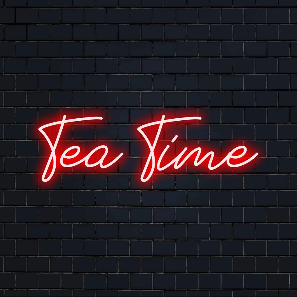 LED neonskylt med en ljus Tea Time-text, perfekt för mysig inredning; kombinerar neoncitatkonst och grafiska designelement.