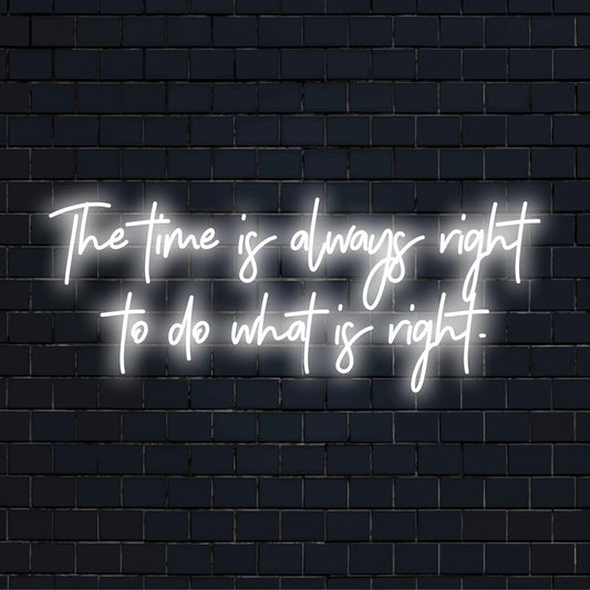 En skräddarsydd LED-neonskylt med texten The Time Is Always Right To Do What Is Right, perfekt för livfull väggdekoration.