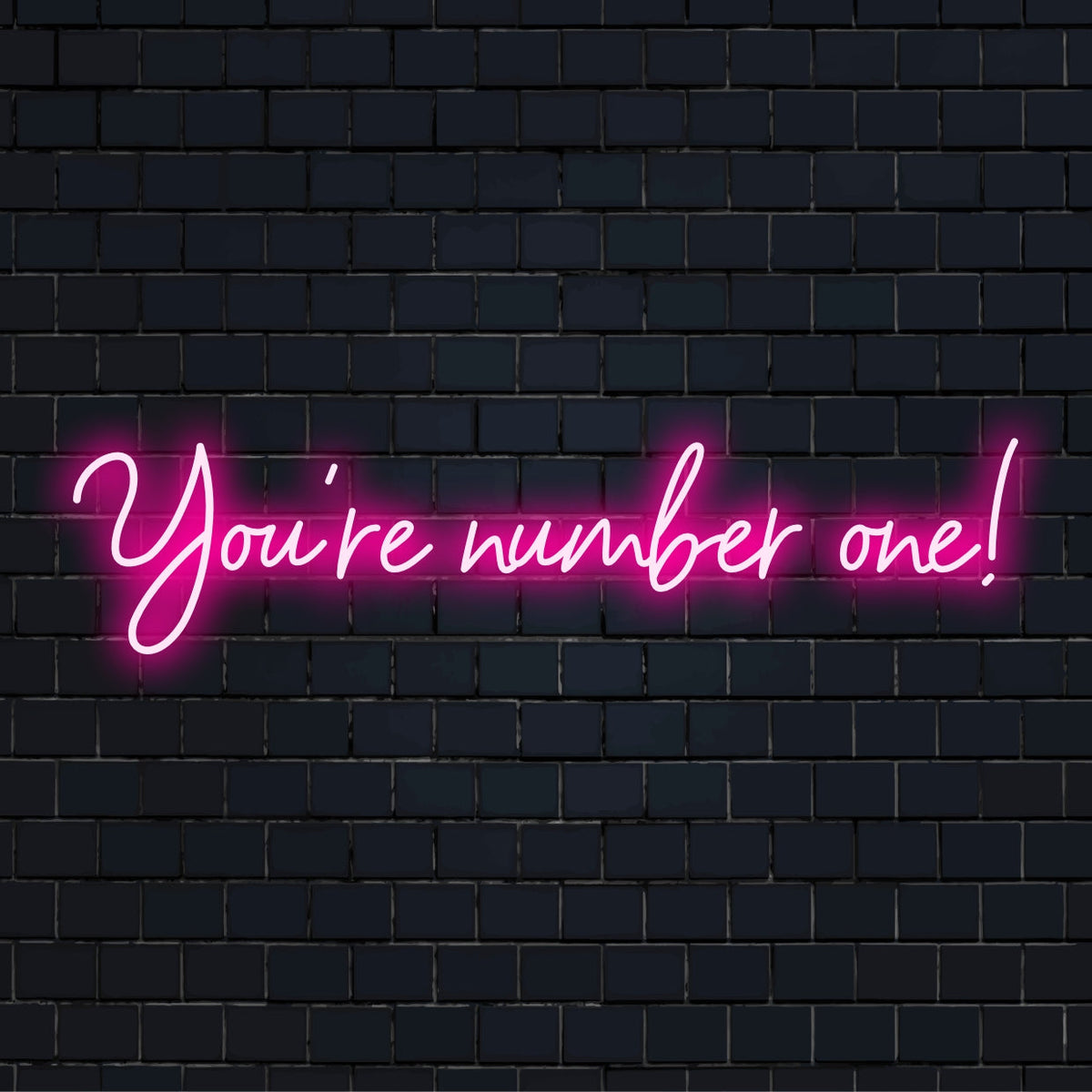 Anpassad LED-neonskylt i livfulla färger, med texten You're Number One, perfekt för unik heminredning.