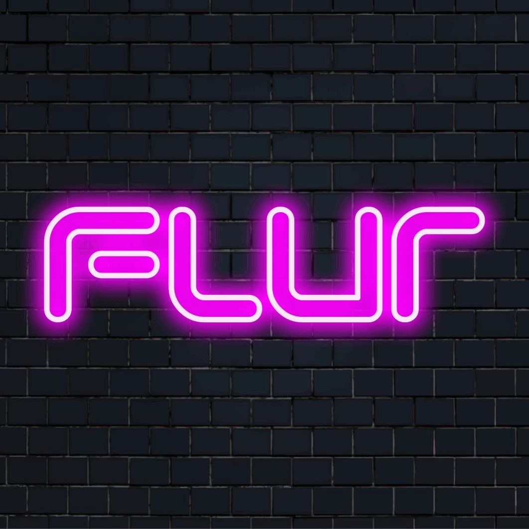 LED-Neonschild mit dem Text „Flur“ auf dunkler Ziegelwand